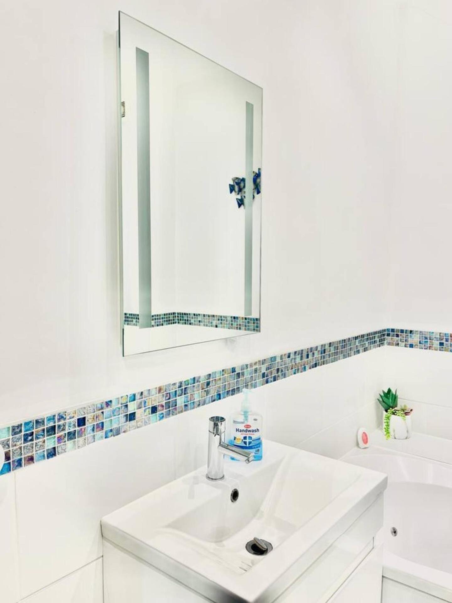 Stunning 3 Double Bedroom Front Appartamento *